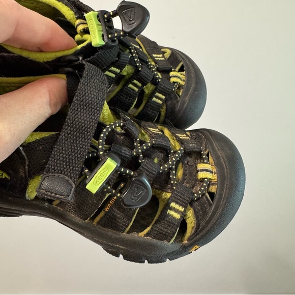 Keen Little Kids Newport H2 Sandals Size 9 - Picture 4 of 5